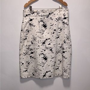 Ann Taylor Tropical Leaf Print Lined Pencil Skirt with 7”Back Slit Black & White